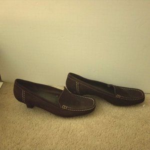 Brown suede shoe Size 9, never worn
